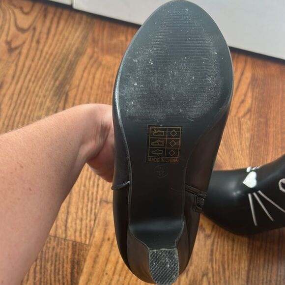 Royal Monk Cat Booties Size 5.5 - Picture 5 of 7